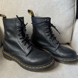 Dr Martens Women’s Combat Boots Size 8